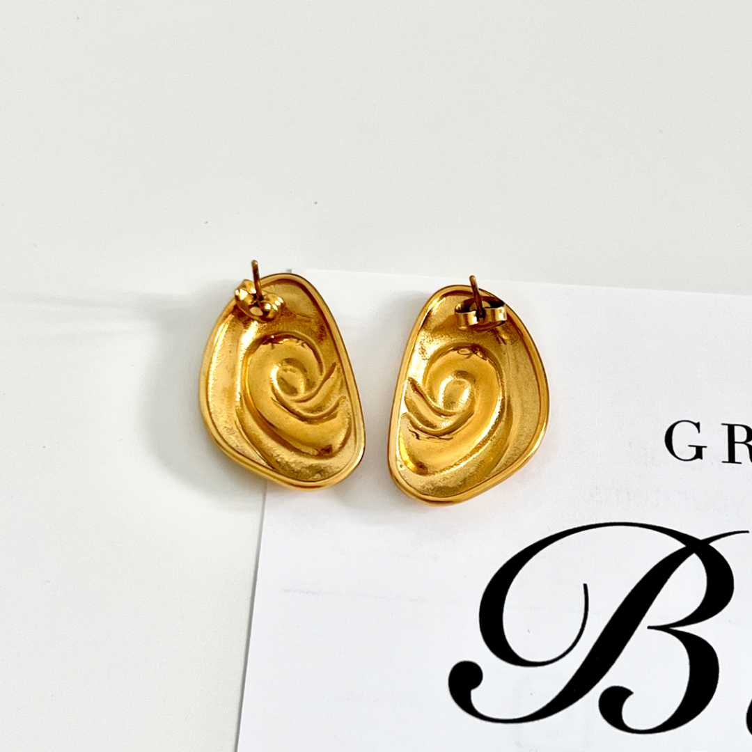 Sirena shell studs